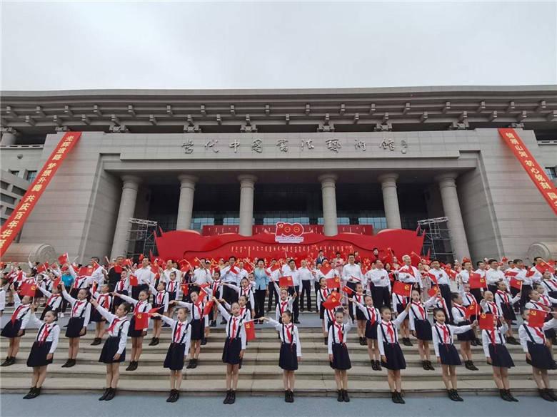 云顶新耀-B预期2023年总收入大幅增长至1.24亿至1.26亿元
